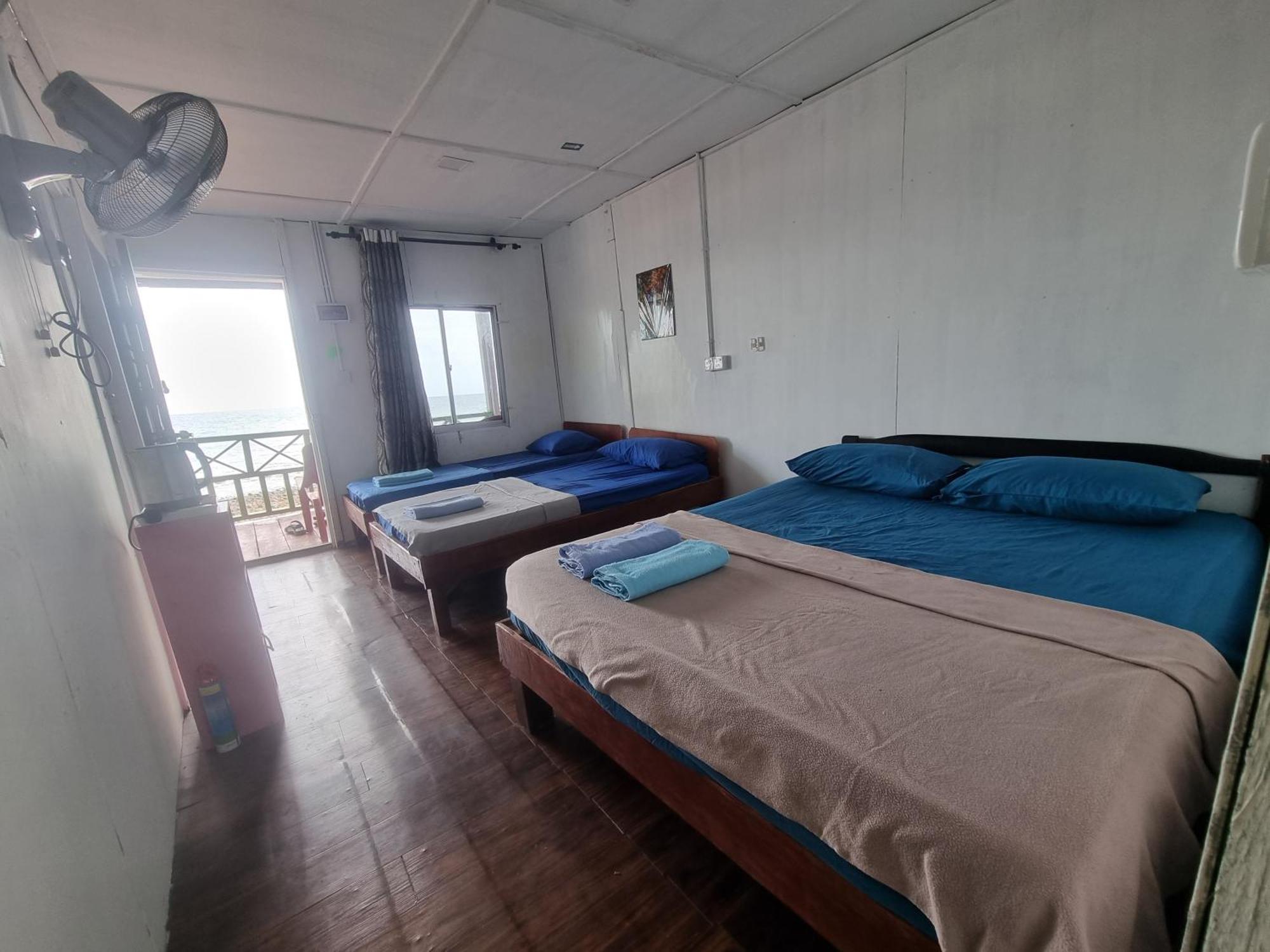 Mukut Seaview Hotel Kampong Mukut Room photo