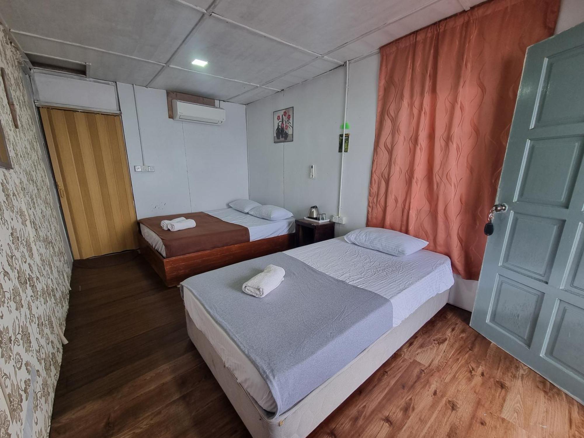 Mukut Seaview Hotel Kampong Mukut Room photo