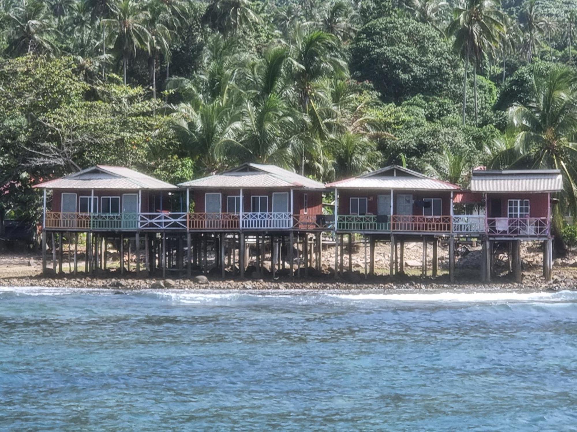 Mukut Seaview Hotel Kampong Mukut Exterior photo